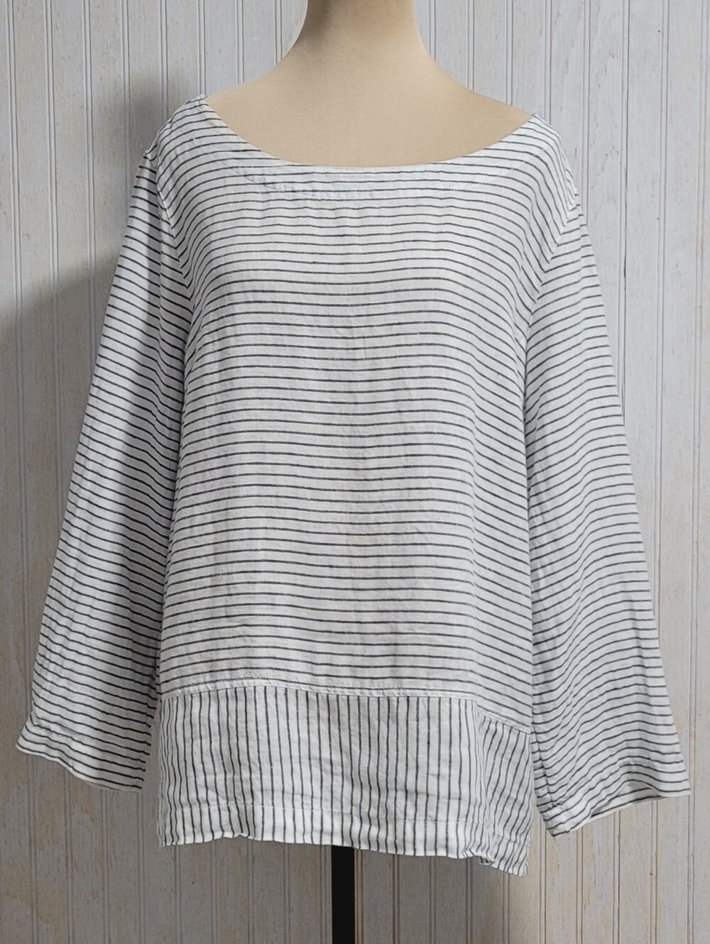 Tahari 100% Linen White Black Striped Boat Neck Top - XL
